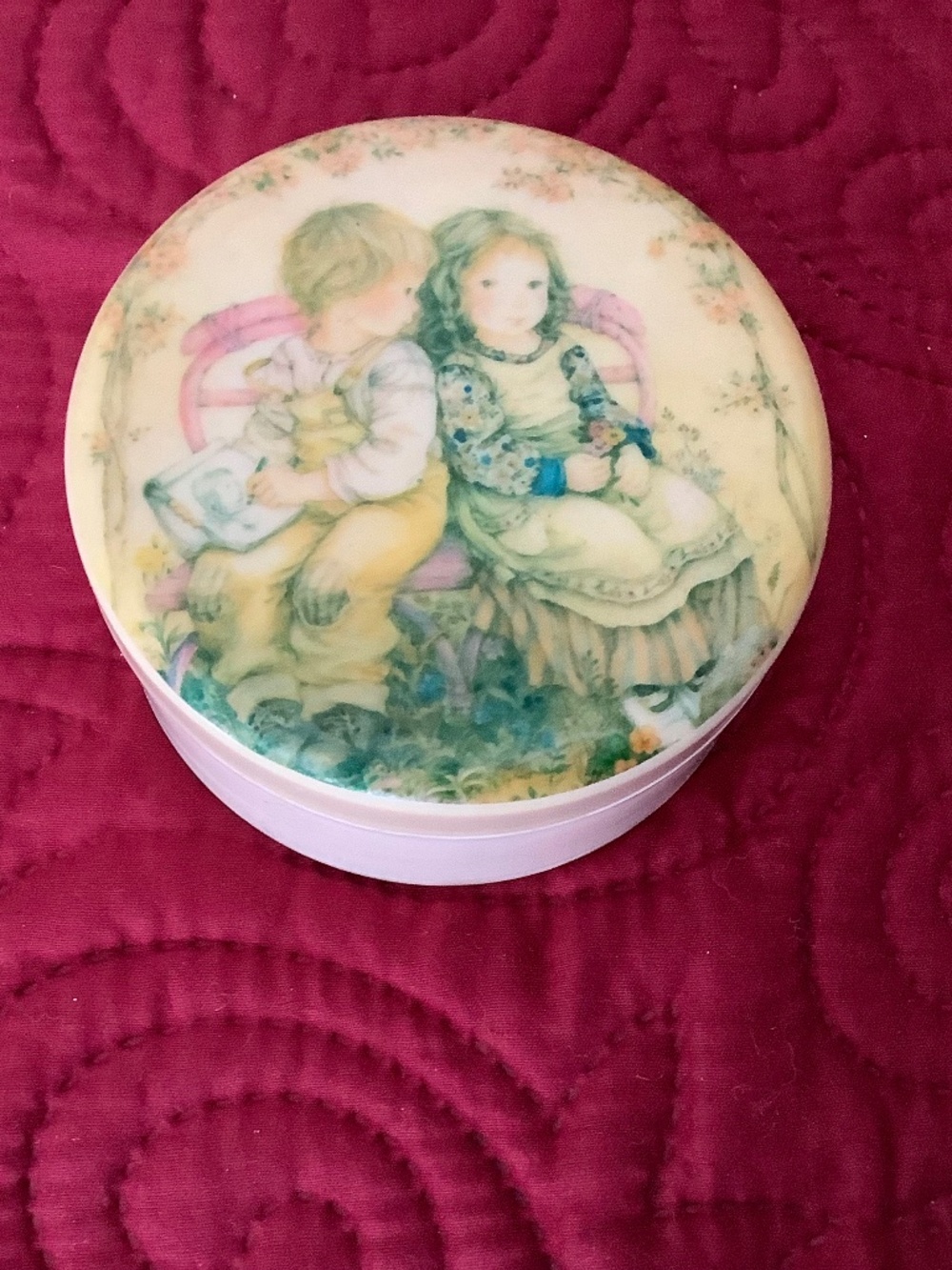VINTAGE Sarah Kay style plastic box (1980s)